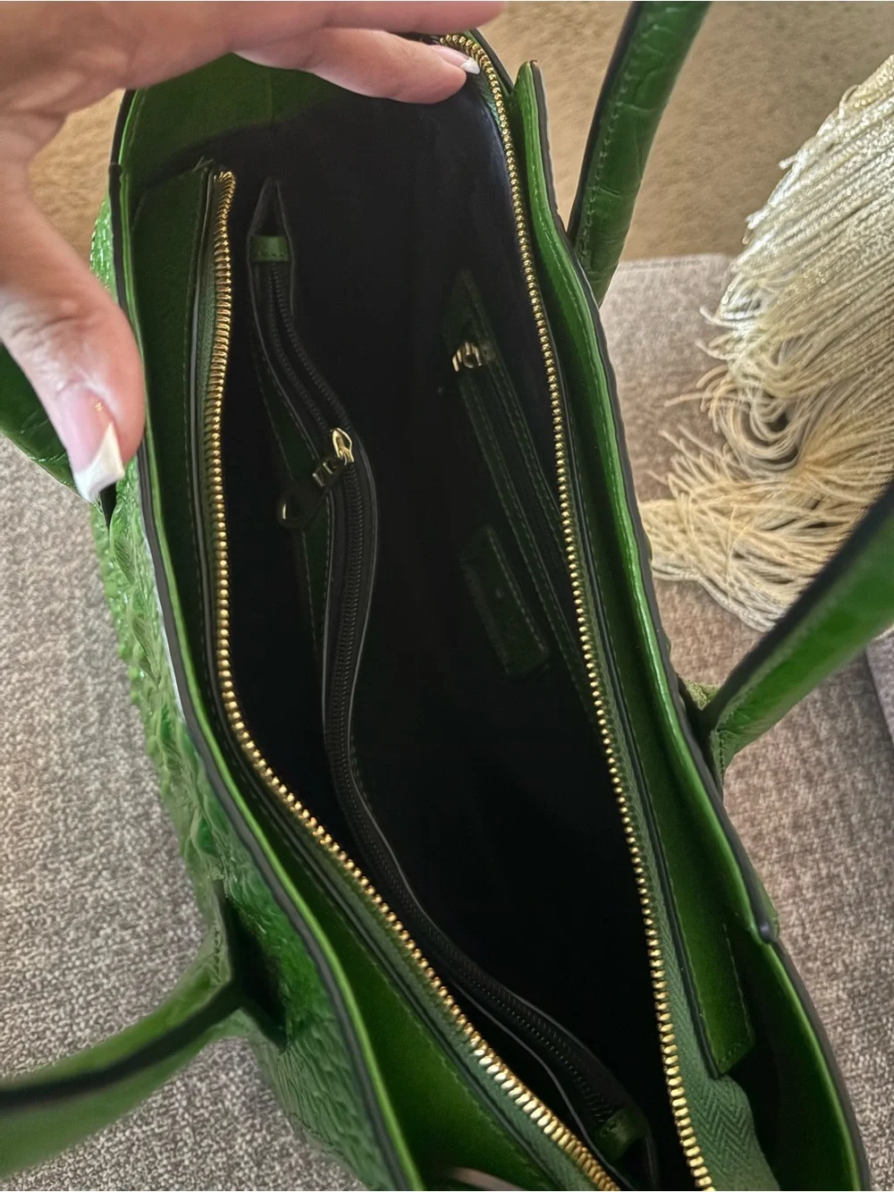 Croc-Embossed Green Leather Tote with Zip Wallet - Premium Style